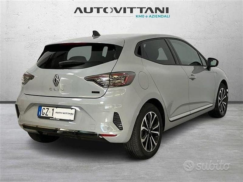 Usata Renault Clio V Techno 145 CV (106 kW) 2025 Grigio scuro Berlina