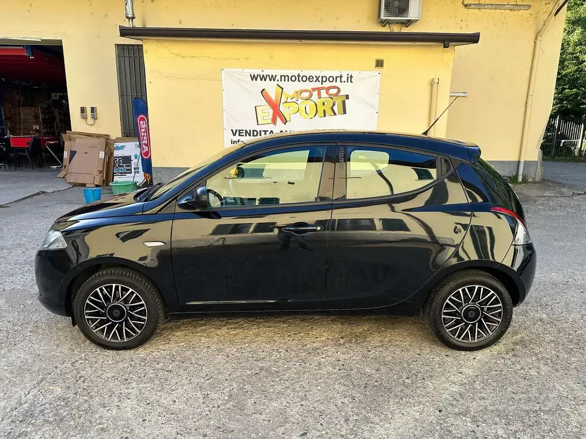 Usata Lancia Ypsilon Platinum 69 CV (50 kW) 2014 Nero Utilitaria