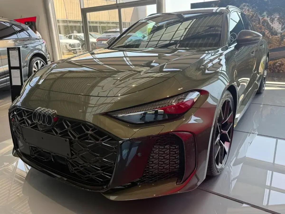 Nuova Audi RS5 639 CV (469 kW) 2026 Verde Station wagon
