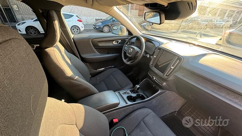 Usata Volvo XC40 129 CV (94 kW) 2024 Grigio SUV
