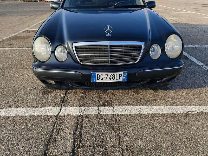 Usata Mercedes E200 Elegance 186 CV (136 kW) 2000 Berlina