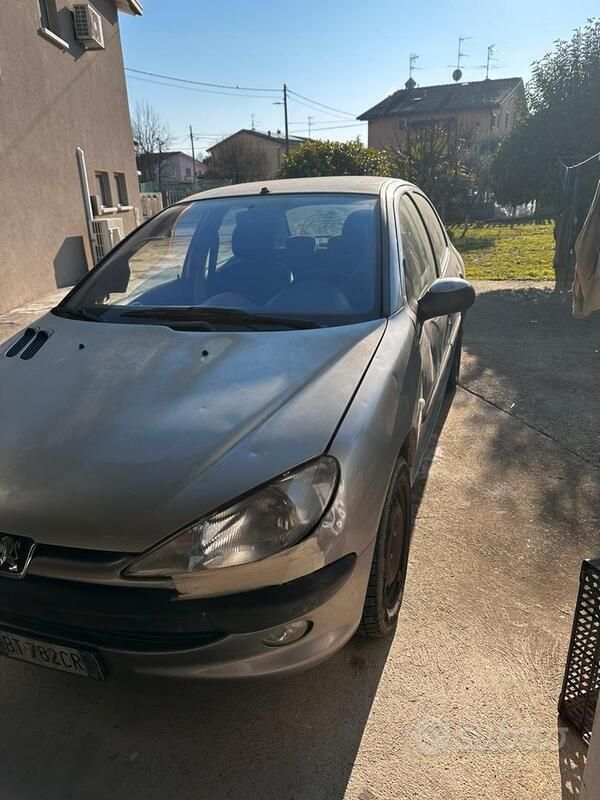 Usata 2002 Peugeot 106 Due volumi | 1350 € (Molto cara) - Immagine 1/3