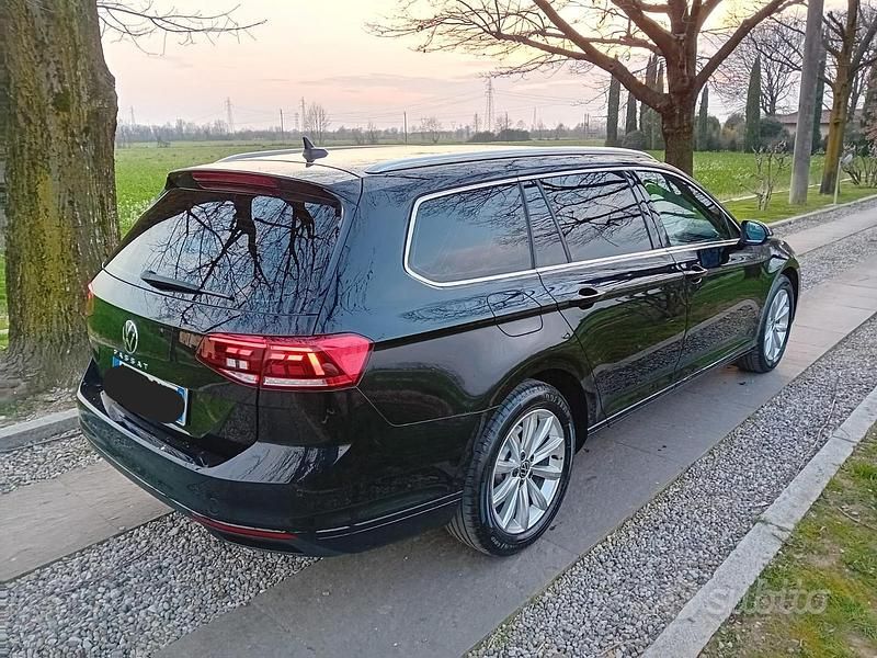 Usata VW Passat Business 150 CV (110 kW) 2022 Nero Station wagon