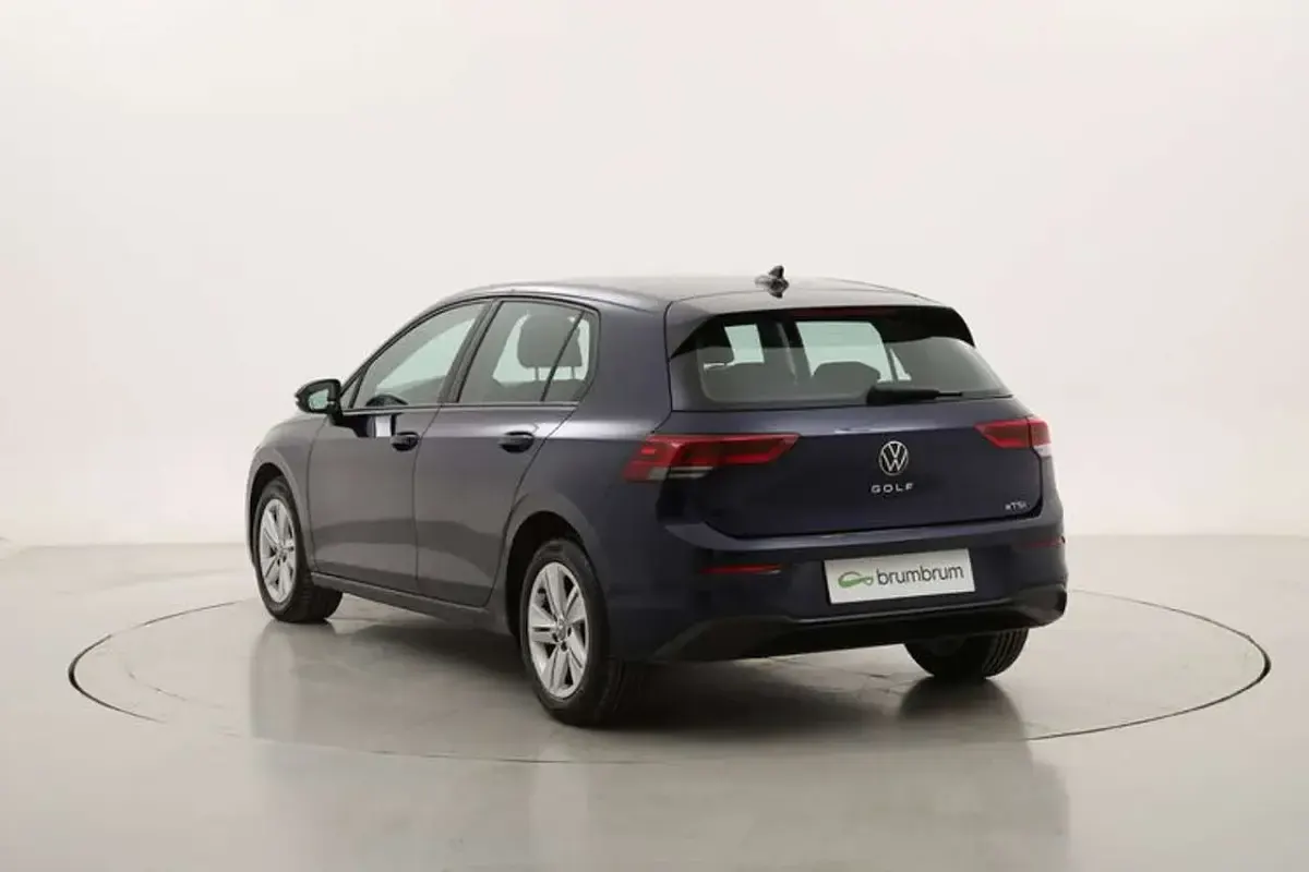 Usata VW Golf VIII Life 110 CV (80 kW) 2023 Blu Berlina