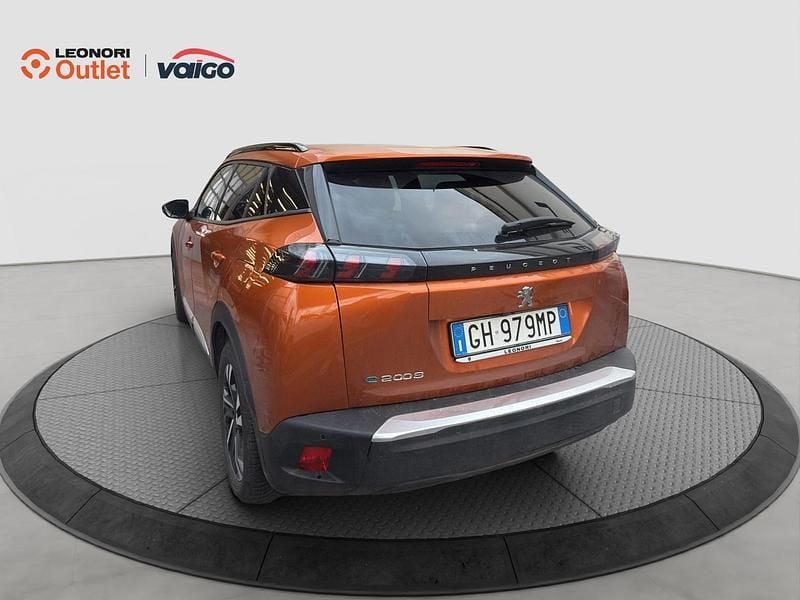 Usata Peugeot e-2008 Allure 100 kW (136 CV) 2021 Orange fusion SUV