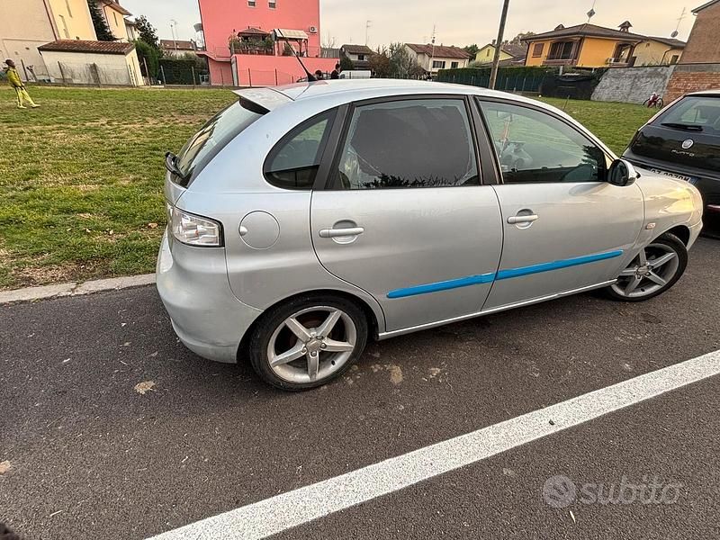 Grigio Usata 2007 Seat Ibiza Tre volumi | 1000 € - Immagine 1/4