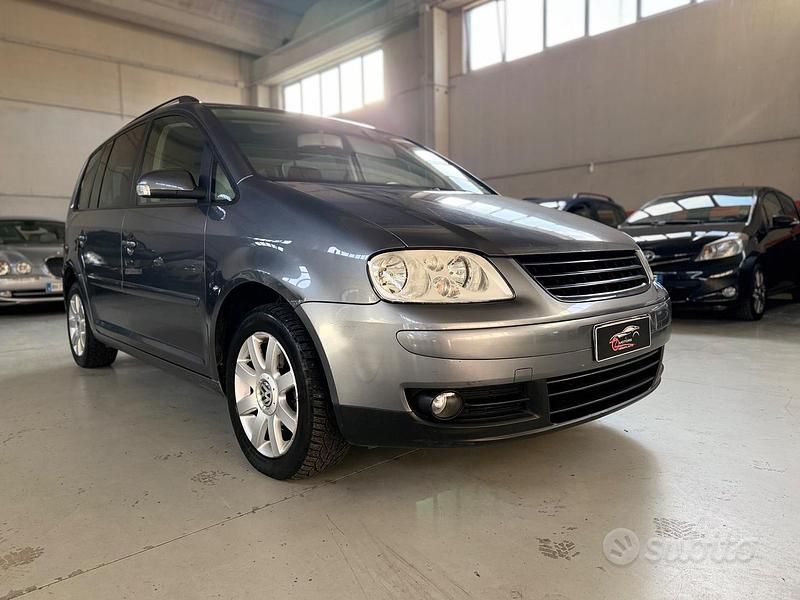 Usata VW Touran Highline 140 CV (102 kW) 2005 Grigio Monovolume