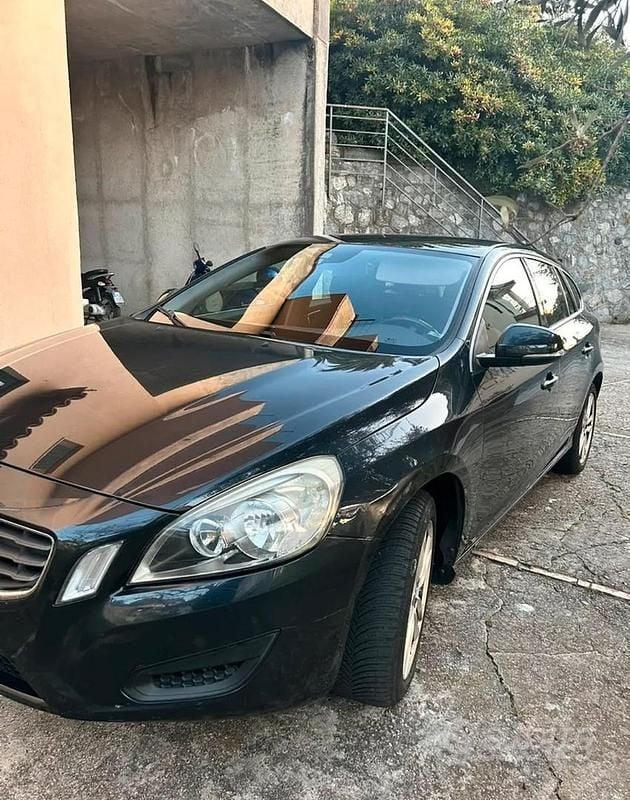 Usata Volvo V60 115 CV (84 kW) 2012 Grigio Station wagon