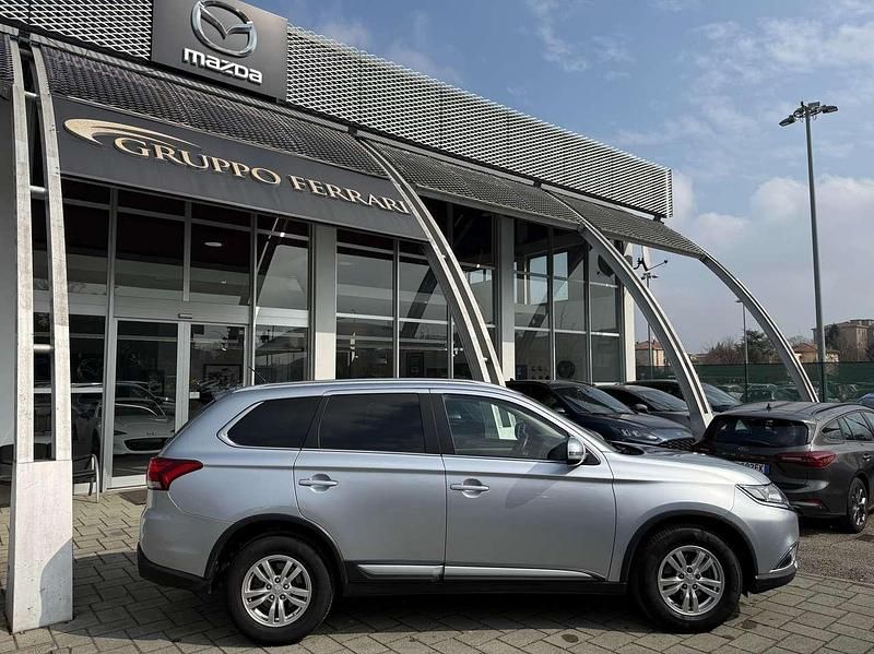 Usata Mitsubishi Outlander Intense 150 CV (110 kW) 2016 Argento SUV