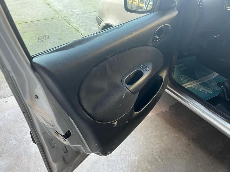 Usata Ford Fiesta Ambiente 75 CV (55 kW) 2001 Grigio Utilitaria