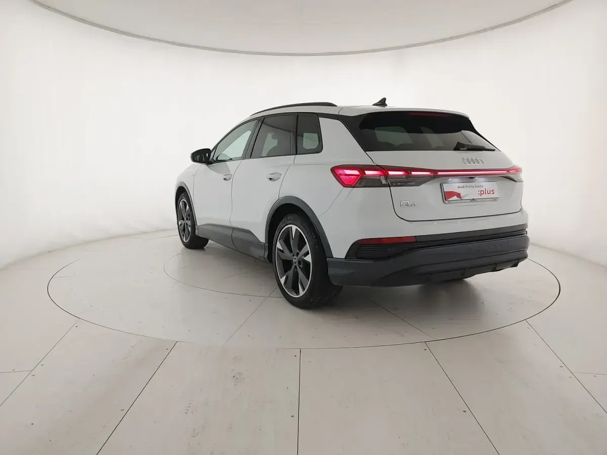 Usata Audi Q4 e-tron S-Line 210 kW (286 CV) 2024 Bianco ghiacciaio metallizzato SUV