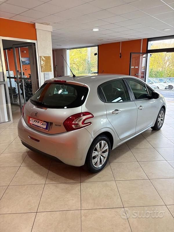 Usata Peugeot 208 Allure 68 CV (50 kW) 2015 Grigio Utilitaria