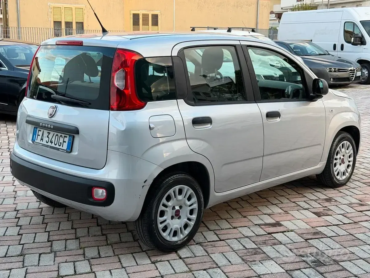 Usado Fiat Panda Easy 69 HP (50 kW) 2015 Cinzento Citadino