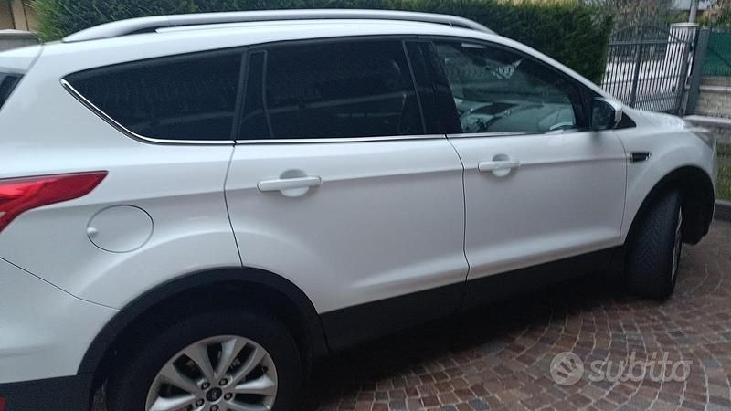 Usata Ford Kuga 140 CV (102 kW) 2014 Bianco SUV