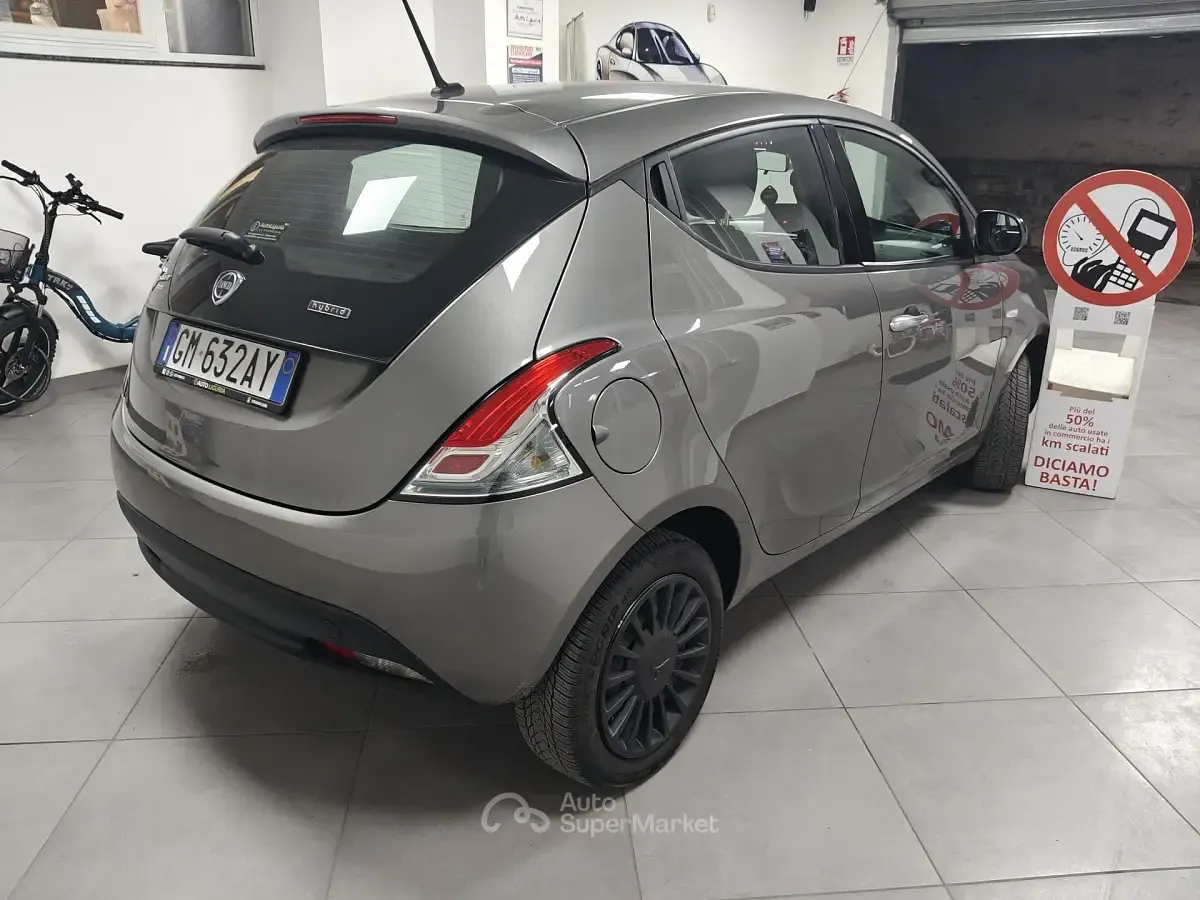 Usata Lancia Ypsilon Silver 70 CV (51 kW) 2023 Grigio Utilitaria