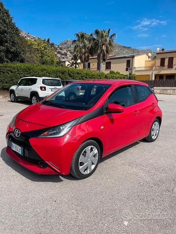 Usata Toyota Aygo X-play 69 CV (50 kW) 2015 Rosso Utilitaria