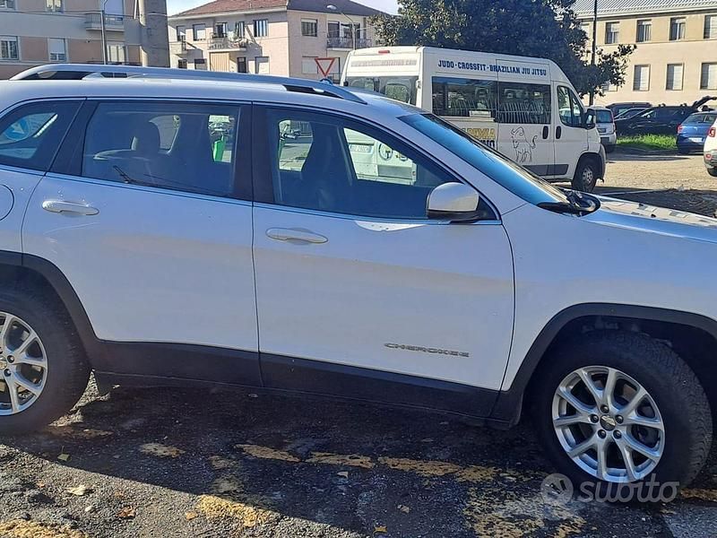 Usata Jeep Cherokee Longitude 185 CV (136 kW) 2018 Bianco SUV