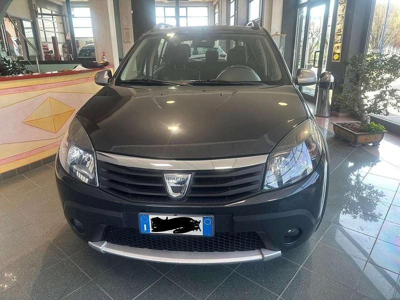 Usata Dacia Sandero Stepway 84 CV (61 kW) 2011 Grigio Berlina