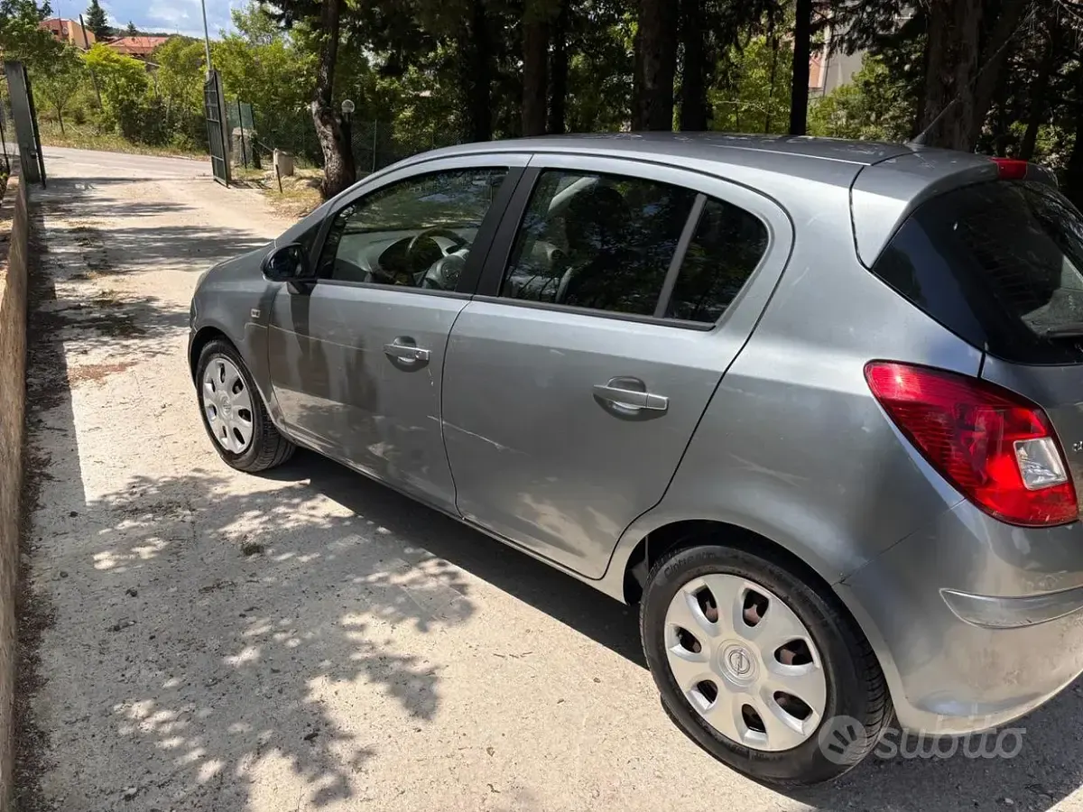 Usata Opel Corsa 85 CV (62 kW) 2013 Grigio Utilitaria