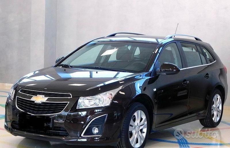 Usata 2013 Chevrolet 1700 Tre volumi | 8000 € - Immagine 1/4