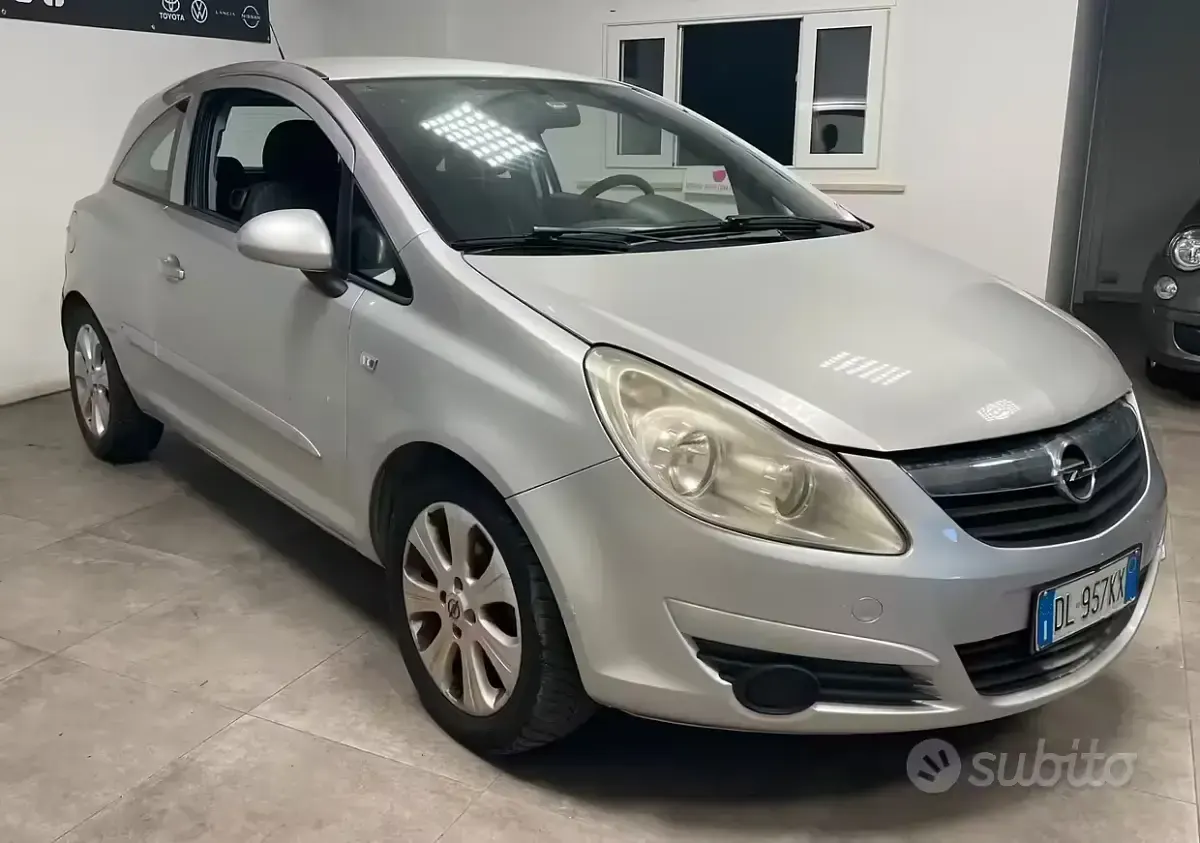 Usata Opel Corsa 60 CV (44 kW) 2007 Grigio Utilitaria
