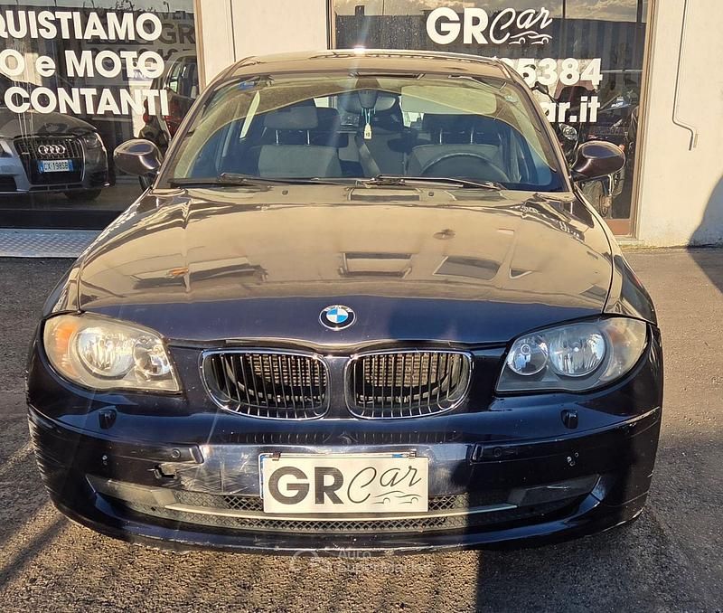 Usata BMW 118 Comfort Edition 122 CV (89 kW) 2005 Gray Utilitaria