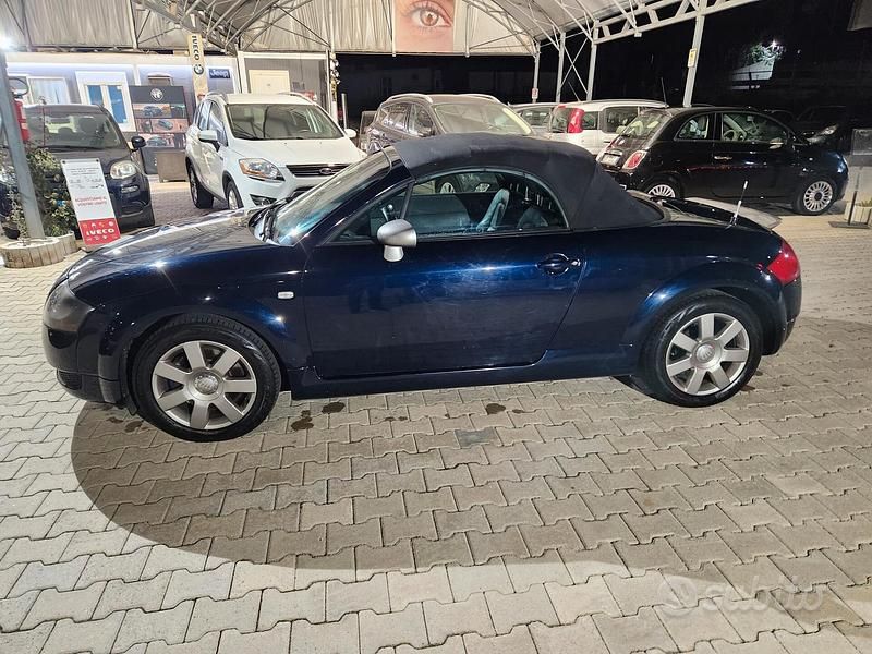 Usata Audi TT Roadster 180 CV (132 kW) 2005 Blu Cabrio