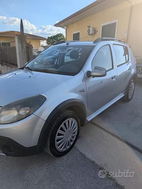 Usata Dacia Sandero 75 CV (55 kW) 2011 Grigio Berlina