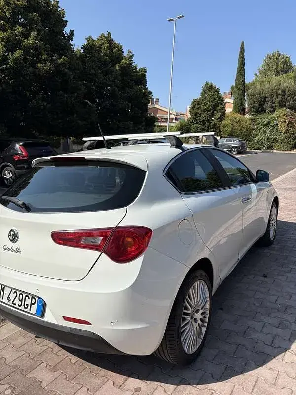 Usata Alfa Romeo Giulietta Exclusive 170 CV (125 kW) 2012 Bianco Utilitaria