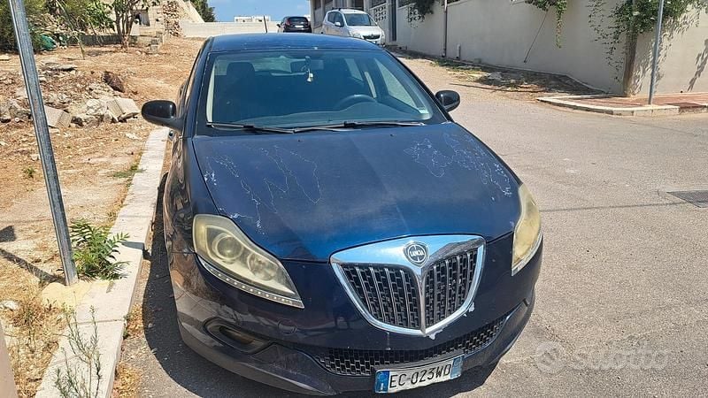 Usata Lancia Delta 90 CV (66 kW) 2010 Blu Utilitaria