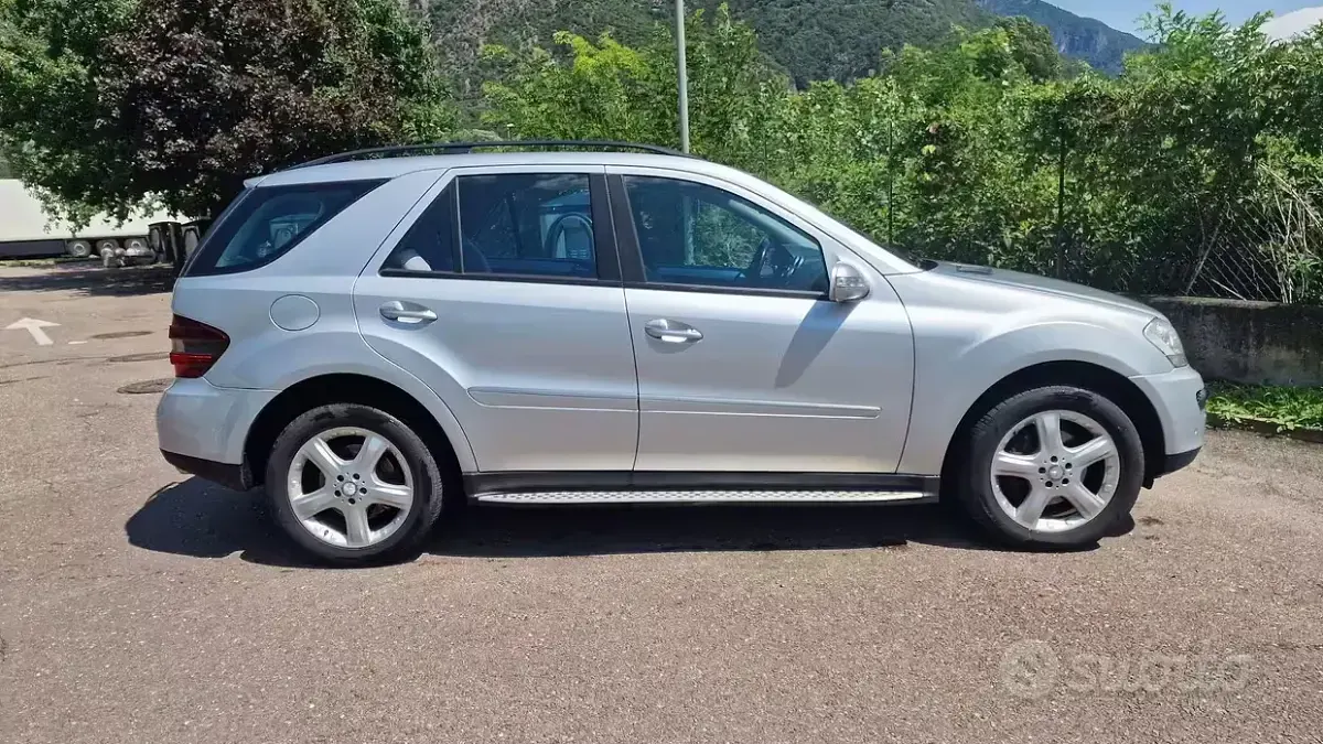 Usata Mercedes ML320 224 CV (164 kW) 2008 Grigio SUV