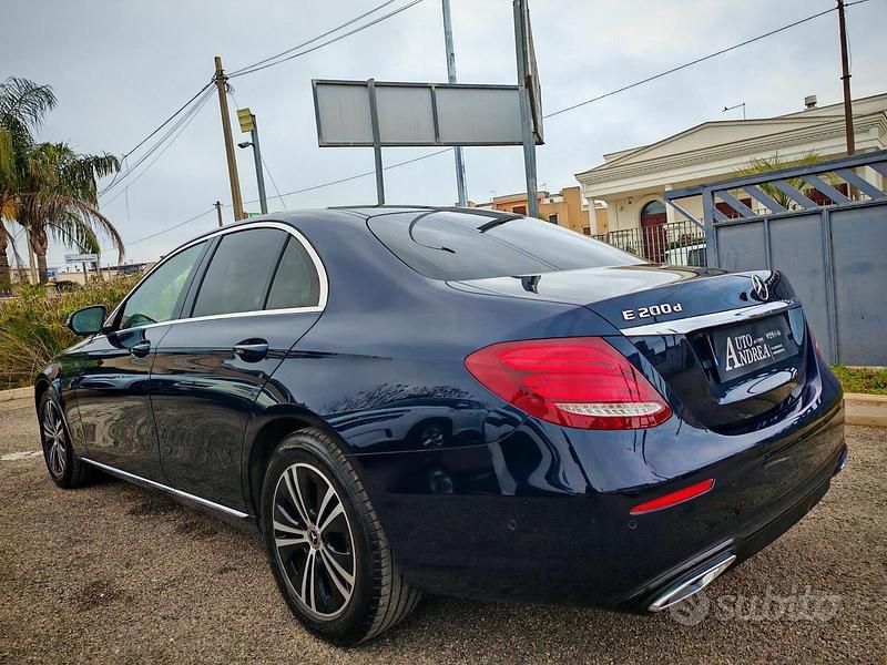 Usata Mercedes E200 160 CV (117 kW) 2019 Blu Berlina