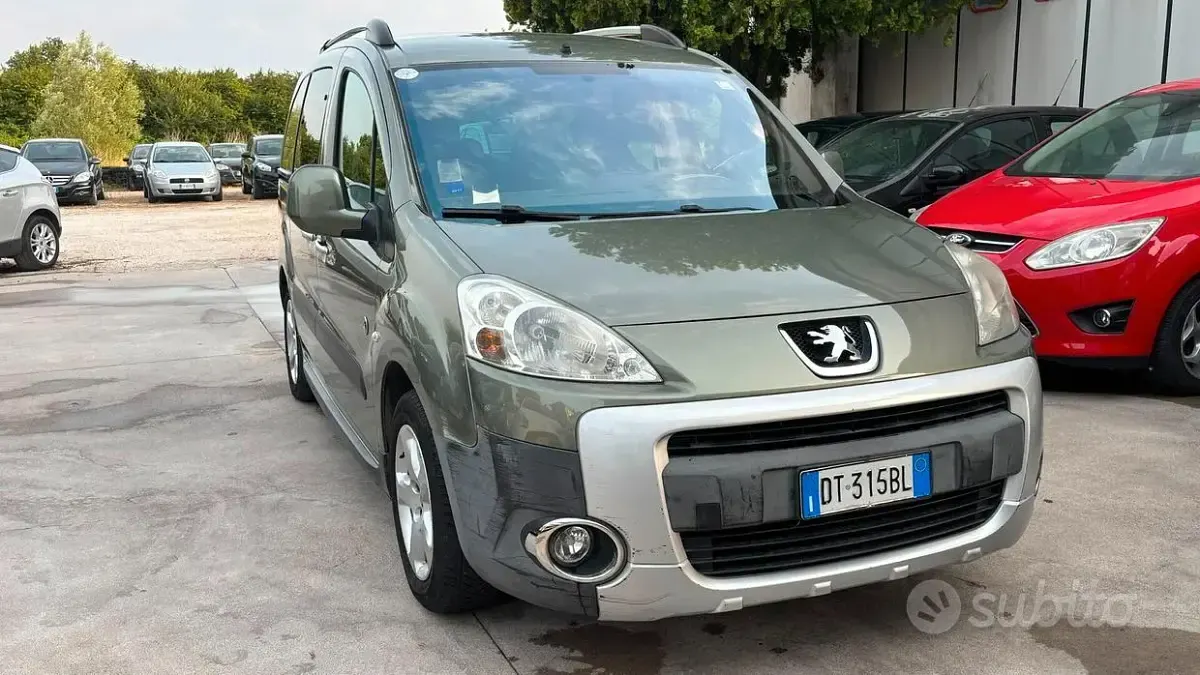 Usata Peugeot Partner Tepee Premium 109 CV (80 kW) 2009 Verde Monovolume