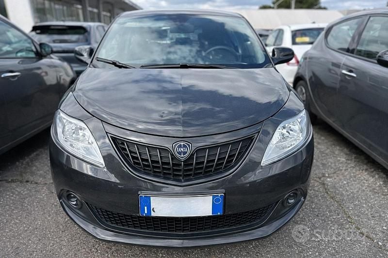 Usata Lancia Ypsilon Silver 69 CV (50 kW) 2023 Grigio Utilitaria