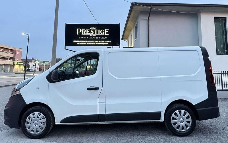 Usata Opel Vivaro Edition 120 CV (88 kW) 2015 Bianco Monovolume