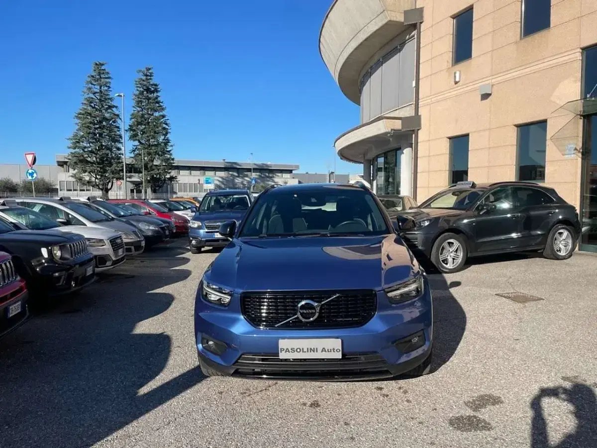 Usata Volvo XC40 R-Design 163 CV (119 kW) 2021 Bicolore tetto nero SUV