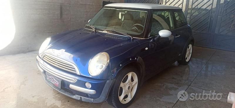 Usata Mini Cooper 116 CV (85 kW) 2002 Blu Utilitaria