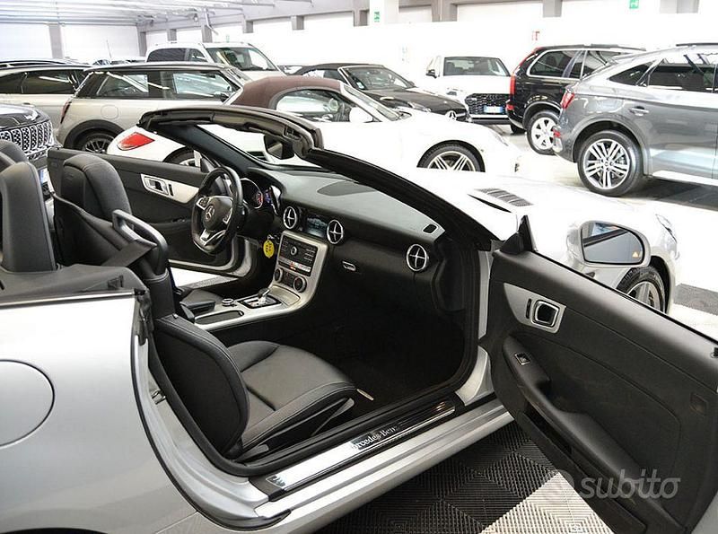 Usata Mercedes SLC200 184 CV (135 kW) 2018 Grigio Cabrio