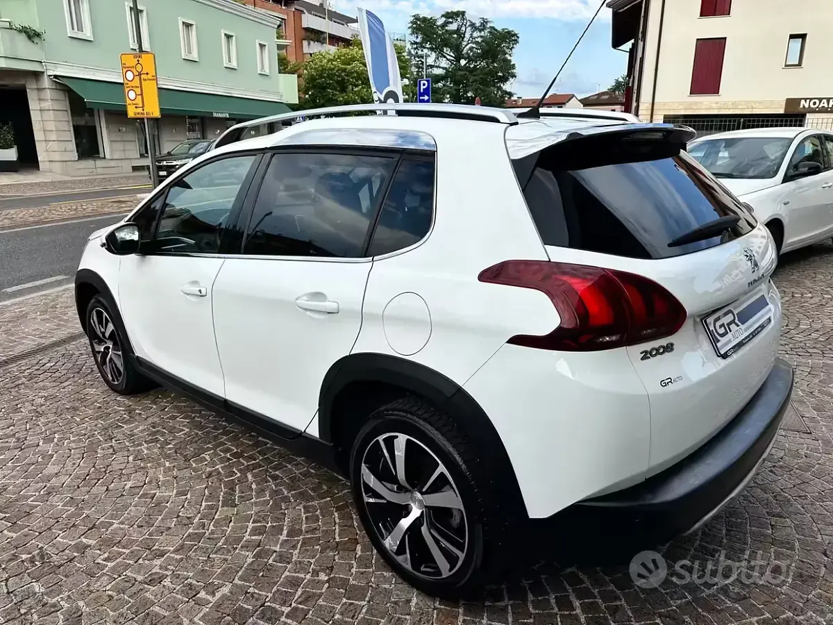 Usata Peugeot 2008 Allure 99 CV (72 kW) 2016 Bianco SUV