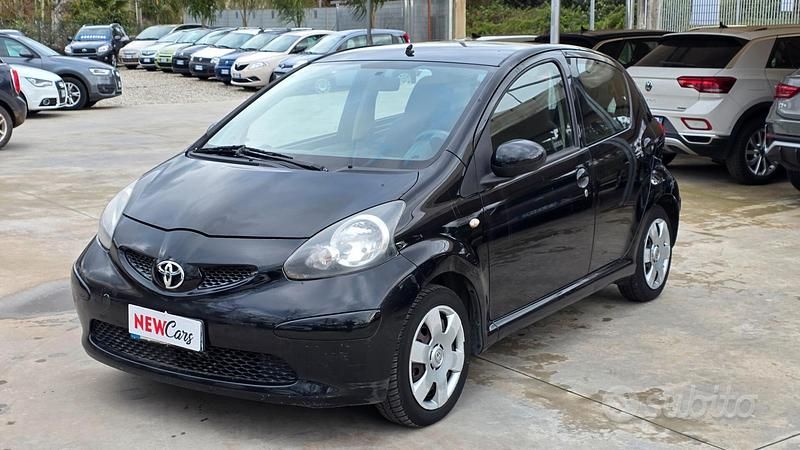 Usata Toyota Aygo 68 CV (50 kW) 2007 Nero Utilitaria