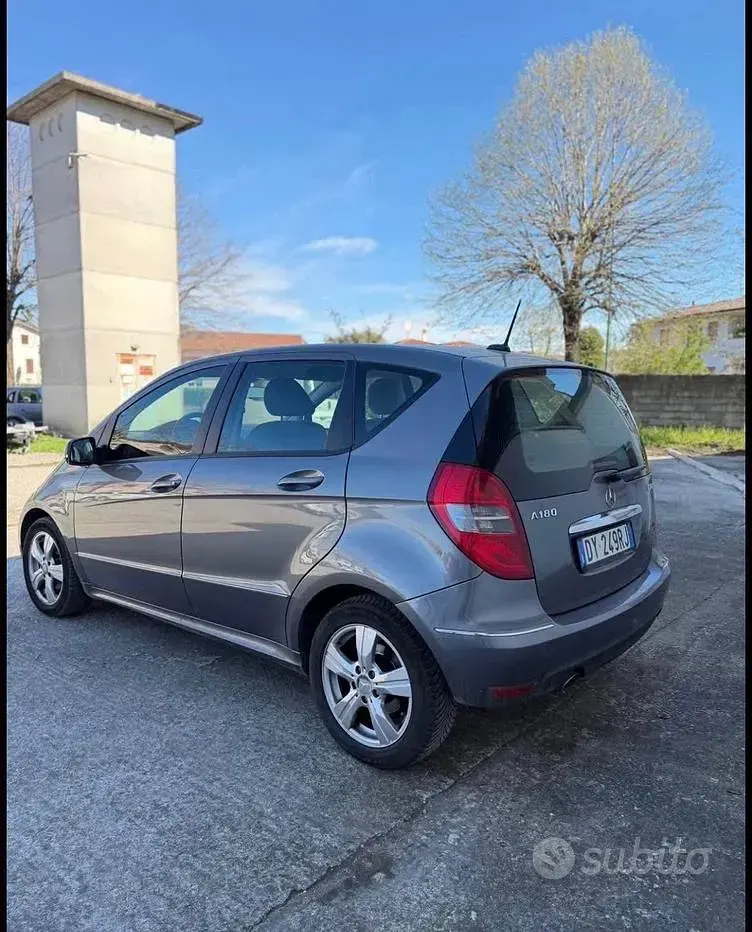 Usata Mercedes A180 Avantgarde 109 CV (80 kW) 2010 Grigio Berlina