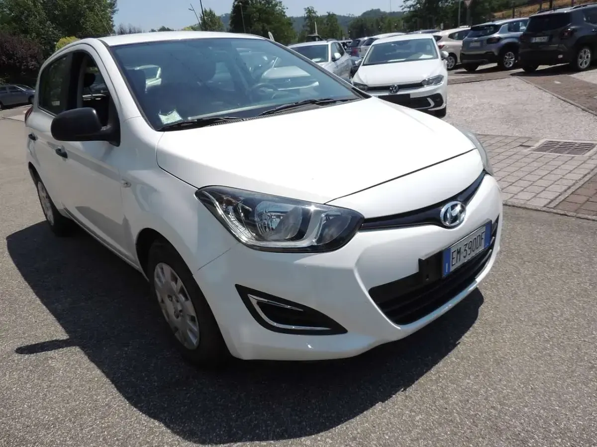 Usata Hyundai i20 Edition 84 CV (61 kW) 2012 Bianco Utilitaria