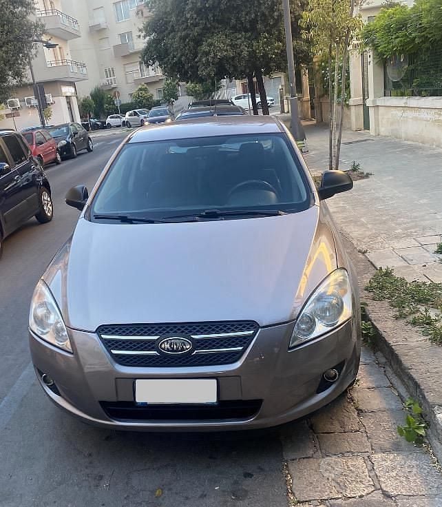 Usata Kia Ceed 115 CV (84 kW) 2009 Grigio Utilitaria