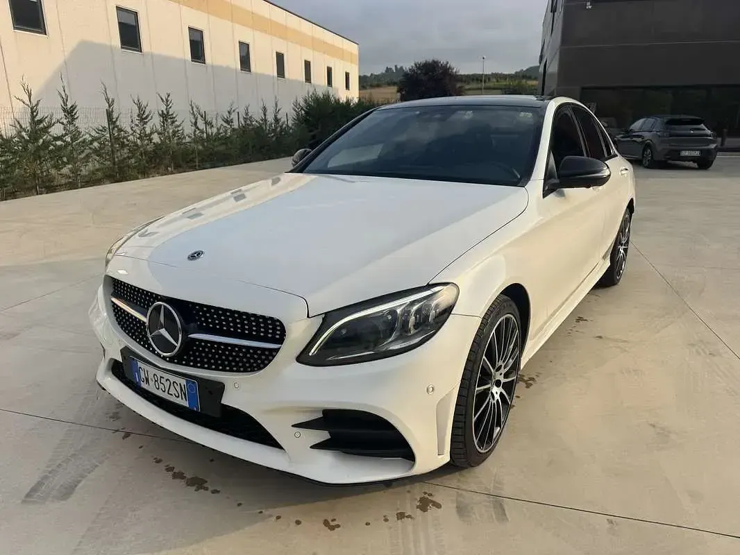 Usata Mercedes C220 AMG 194 CV (142 kW) 2019 Bianco Berlina
