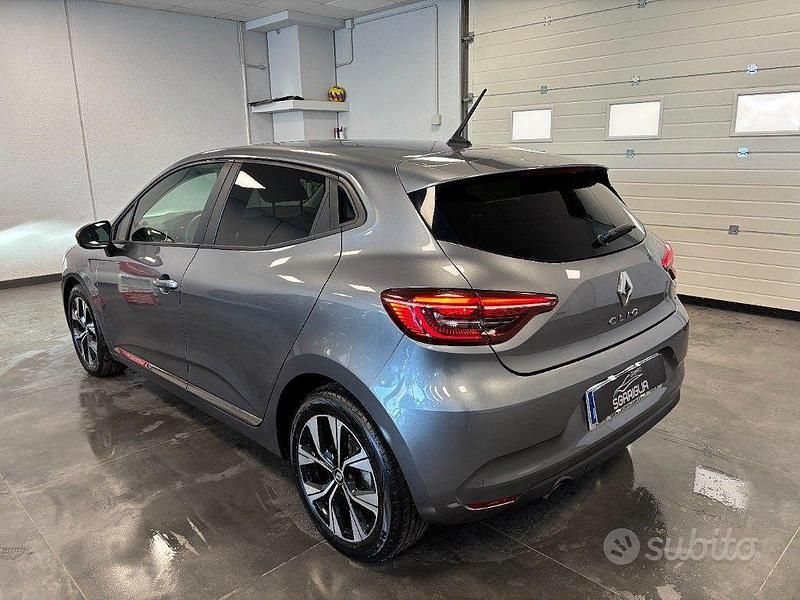 Usata Renault Clio V Evolution 101 CV (74 kW) 2023 Grigio Berlina