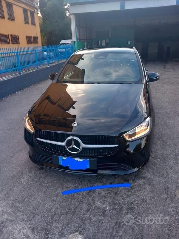 Usata Mercedes B180 109 CV (80 kW) 2024 Nero Monovolume