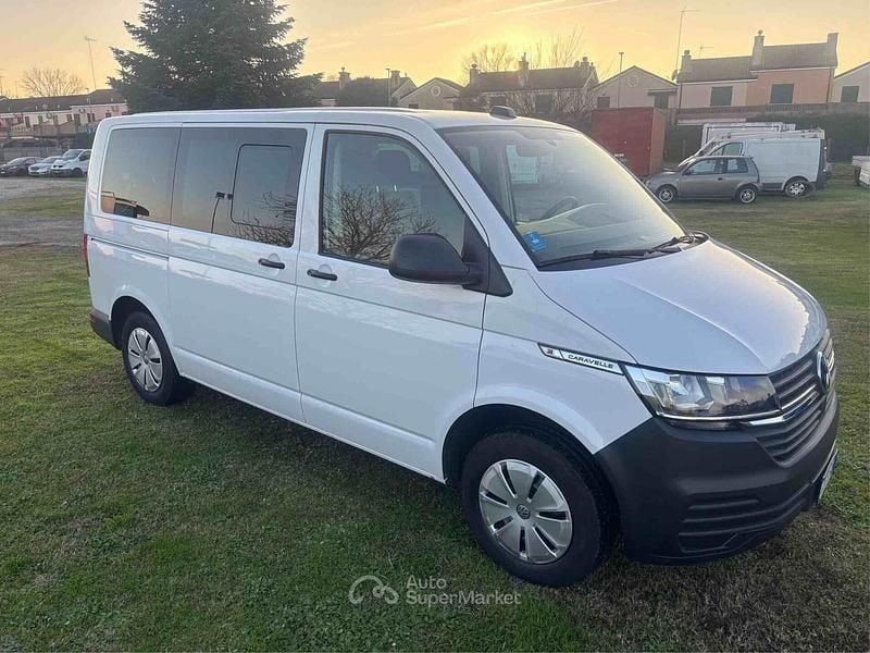 Usata VW Caravelle Trendline 110 CV (80 kW) 2023 Bianco Monovolume