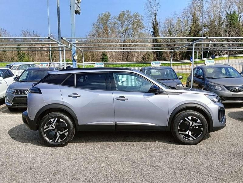 Usata Peugeot 2008 Allure 101 CV (74 kW) 2024 Grigio SUV