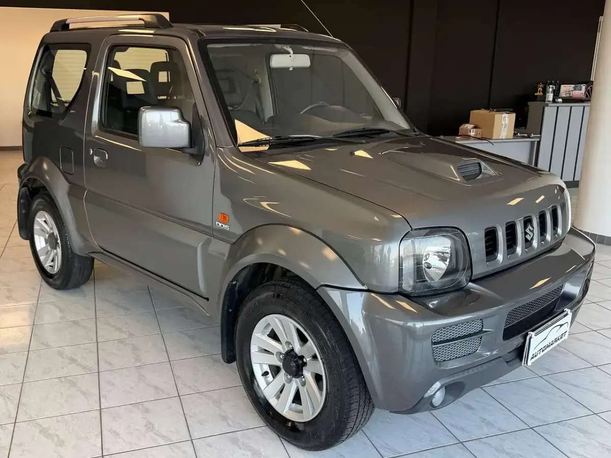 Usata Suzuki Jimny 86 CV (63 kW) 2009 Grigio SUV