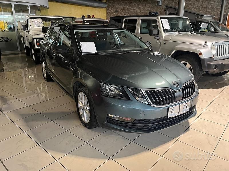 Grigio Usata 2019 Skoda Octavia Ambition Station wagon | 11.500 € (Buon prezzo) - Immagine 1/4